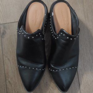 Sz 7 mule shoe NWT Universal Thread